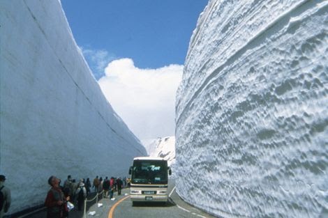 japan-snow-road-3.jpg